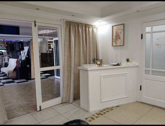 97M² BUSINESS FOR SALE IN JEFFREYS BAY CENTRAL